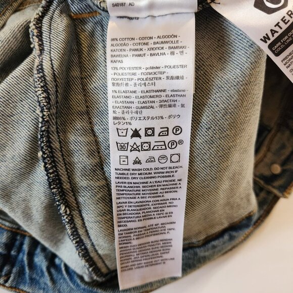 Levi's Denim Trucker Jacket Womens Sz S Blue Jean Coat Button Distressed Wash - Picture 7 of 7